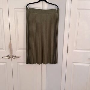 DKNY Army green pleated skirt, XL